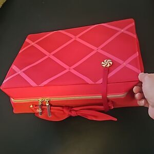 ESTEE LAUDER RED CHRISTMAS HOLIDAY 2021 CASE  MAKEUP COSMETIC